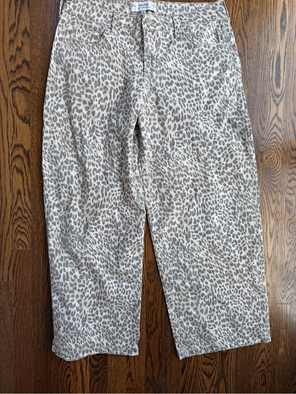 Hollister Women’s Fall Animal Leopard Neutral Print Wide Legged Pants
